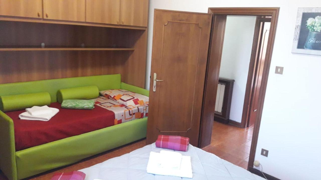 Apartamento Near Station Santa Lucia Two Bedroom *