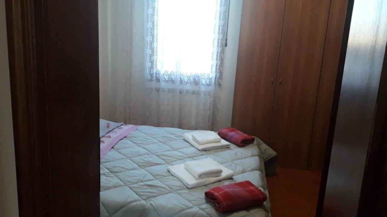 Near Station Santa Lucia Two Bedroom Apartamento