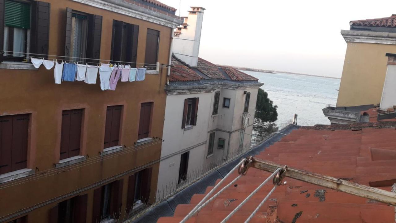 Near Station Santa Lucia Two Bedroom Apartamento