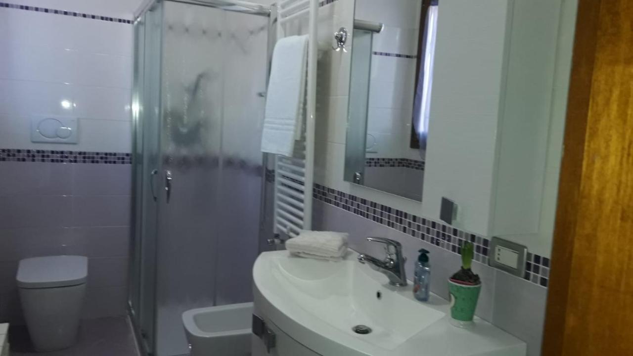 Apartamento Near Station Santa Lucia Two Bedroom *