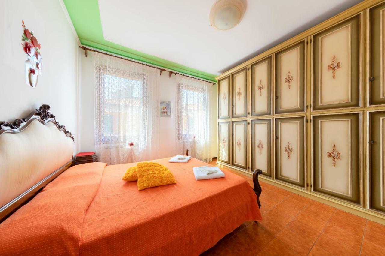 Near Station Santa Lucia Two Bedroom Apartamento