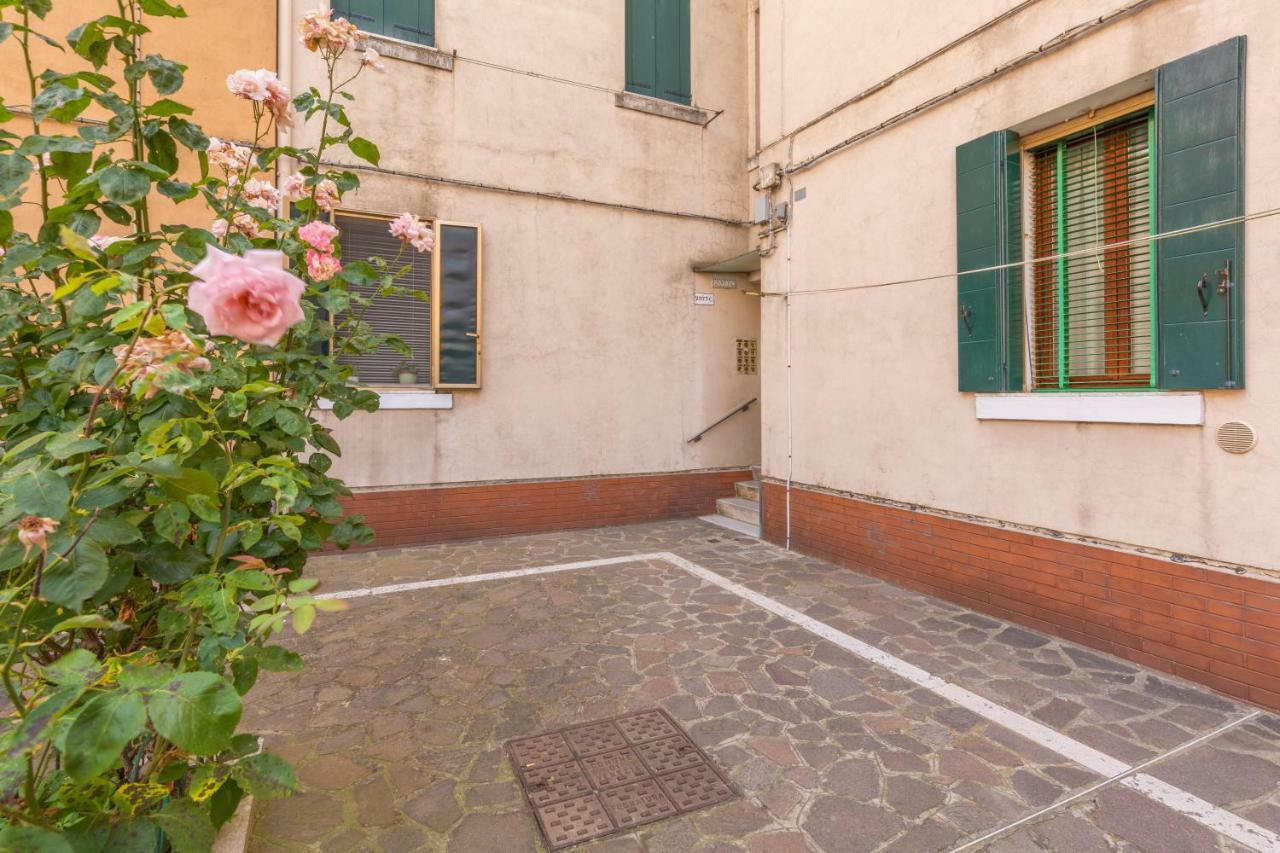 Apartamento Near Station Santa Lucia Two Bedroom
