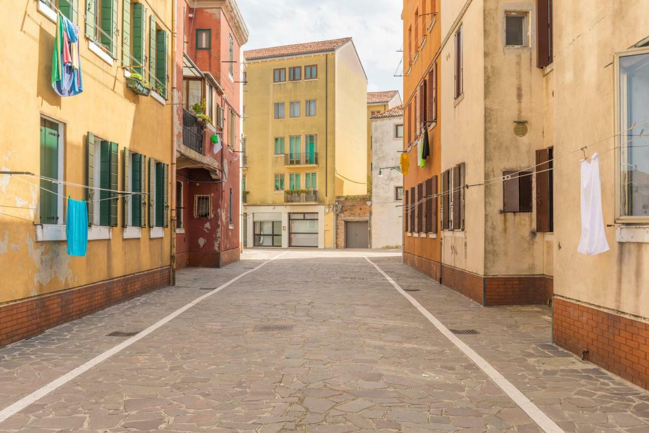 Near Station Santa Lucia Two Bedroom Apartamento
