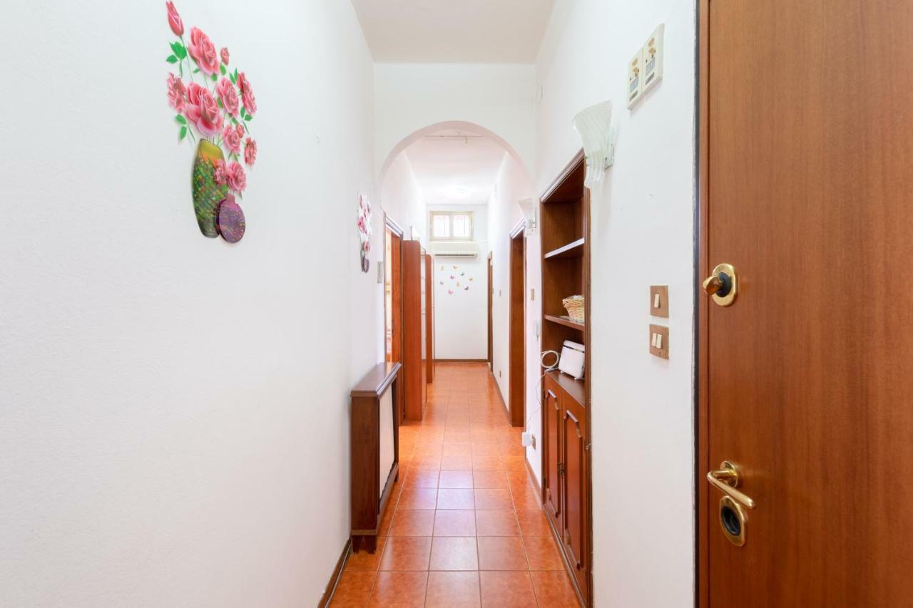 Near Station Santa Lucia Two Bedroom Apartamento *