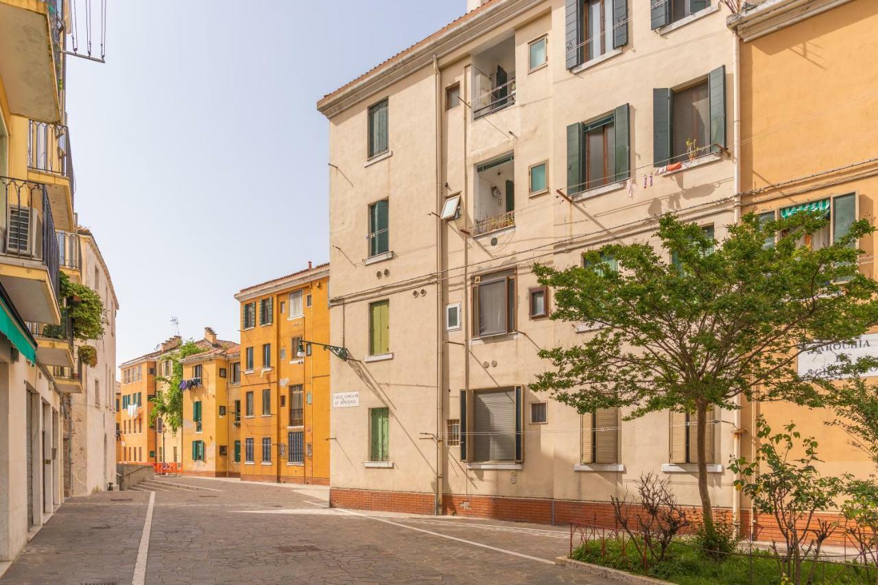 Near Station Santa Lucia Two Bedroom * Venecia