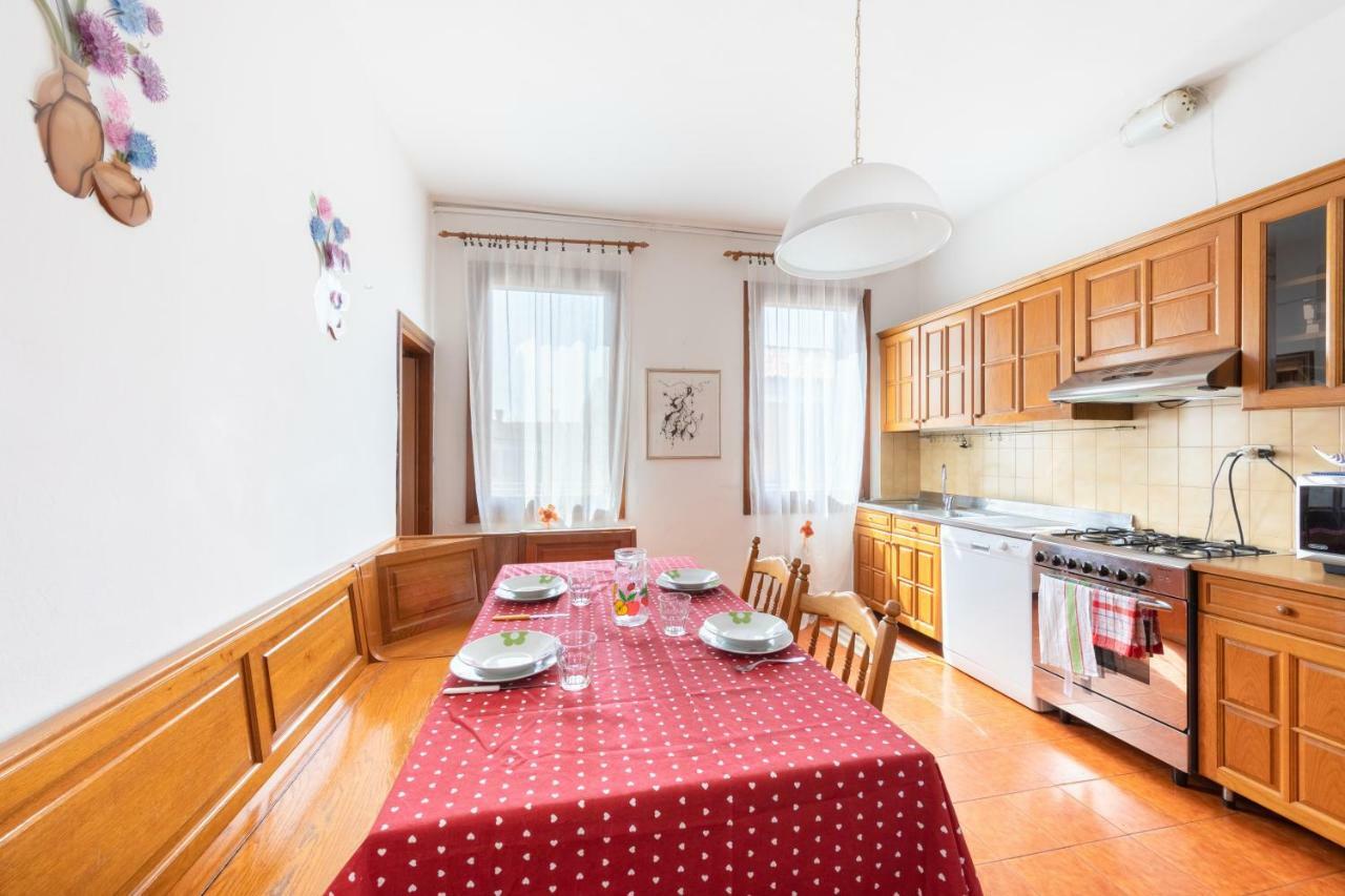 Near Station Santa Lucia Two Bedroom Apartamento *