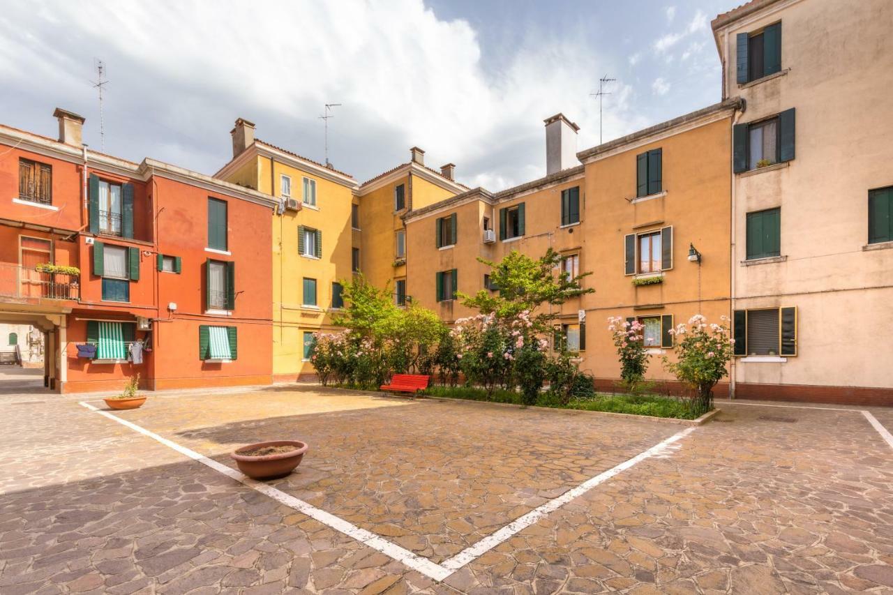 Near Station Santa Lucia Two Bedroom Apartamento *