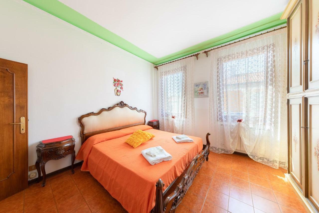 Apartamento Near Station Santa Lucia Two Bedroom *
