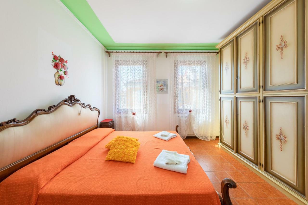 Near Station Santa Lucia Two Bedroom Apartamento